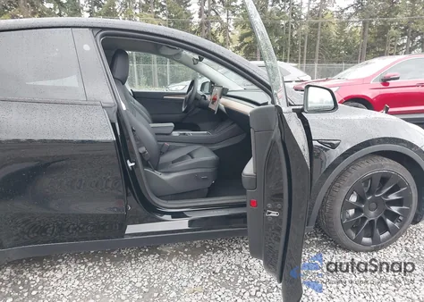 2023 Tesla Model Y Awd/Long Range Dual Motor All-Wheel Drive z USA, uszkodzony, nr VIN 7SAYGAEE3PF865147